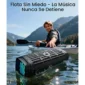 Parlante Soundcore Boom 3i Negro flotante resistente al agua en lago con hombre en kayak