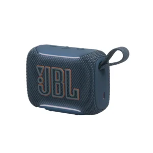 Parlante JBL GO 5 azul oscuro en ángulo con correa y puerto USB-C