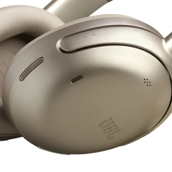 Detalle del auricular champán de los Audifonos JBL Tour One M3 TWS Bronce con controles y logo JBL