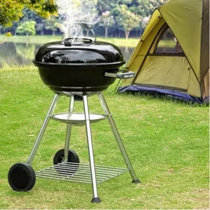 Parrilla carbón A-k18T 57PAC0E negra con ruedas en camping al aire libre