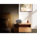 Reloj despertador JBL Horizon 3 gris con pantalla digital en mesa de noche de dormitorio