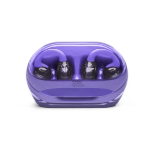 Audífonos JBL Soundgear Clips morados dentro del estuche de carga translúcido